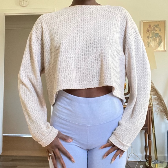 Pull&Bear Cropped long sleeve top! - Picture 2 of 4